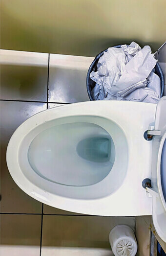 https://blockeddrainsmelville.com.au/uploads/2025/07/blocked-toilet-31722.jpg