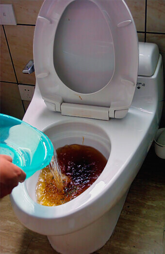 https://blockeddrainsmelville.com.au/uploads/2025/07/blocked-toilet-93159.jpg